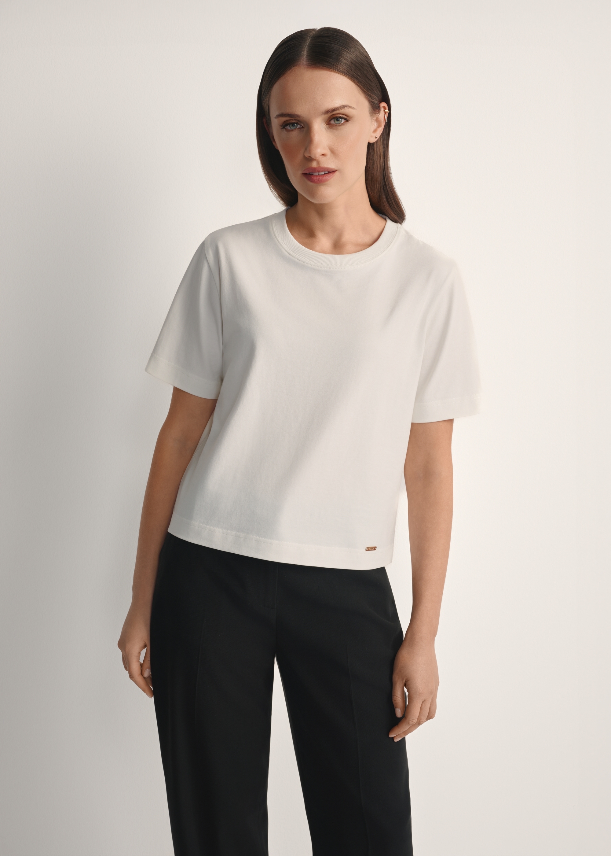 Bawełniany kremowy T-shirt damski TSHDT-0138-0B(W26)