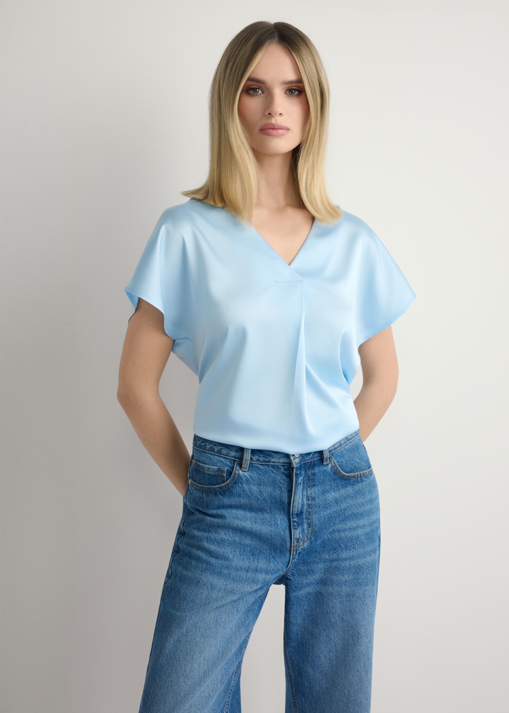 Jasnoniebieska bluzka damska BLUDT-0206-7A(W26)