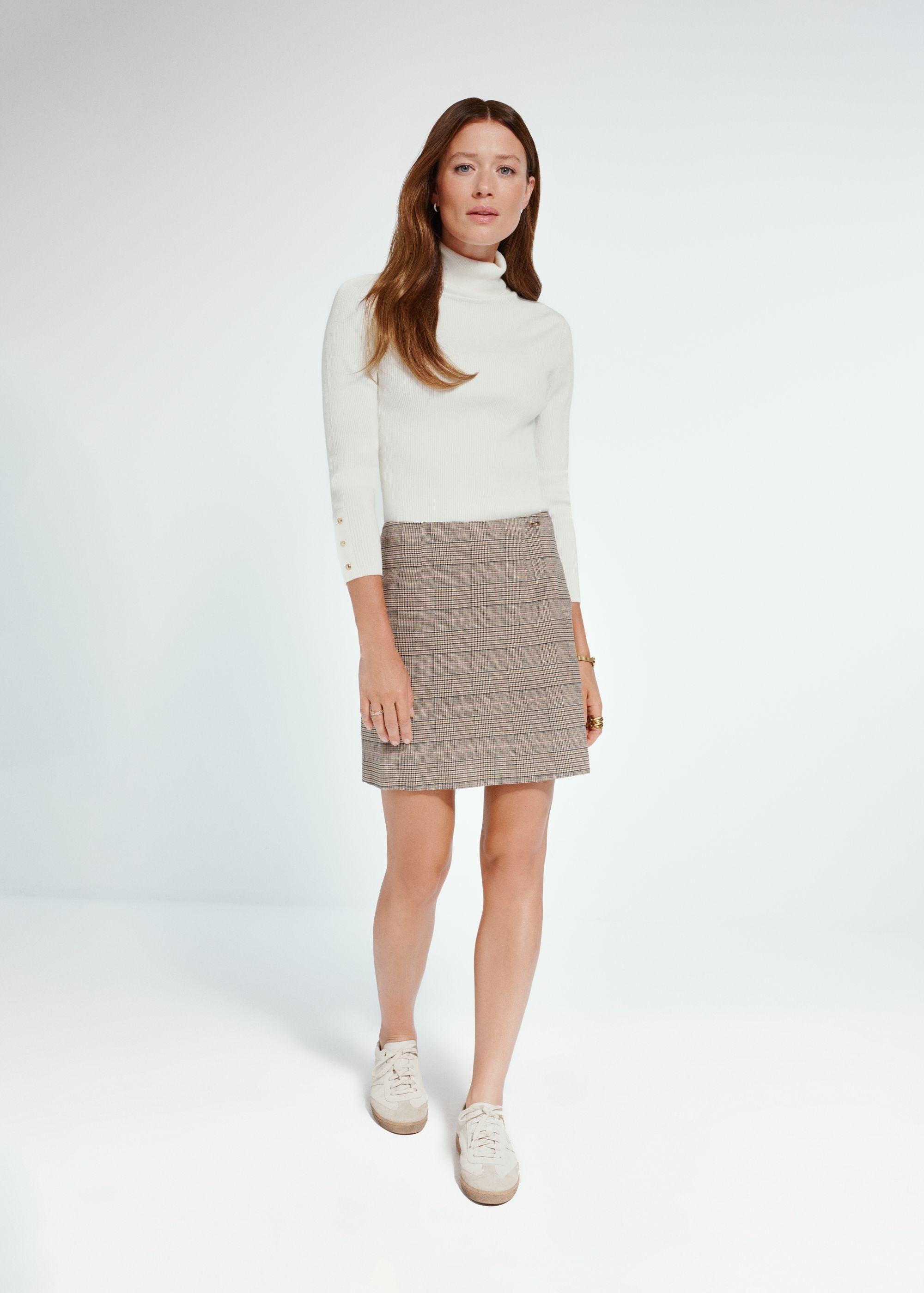 Kremowy sweter damski z golfem SWEDT-0209-12(Z25)