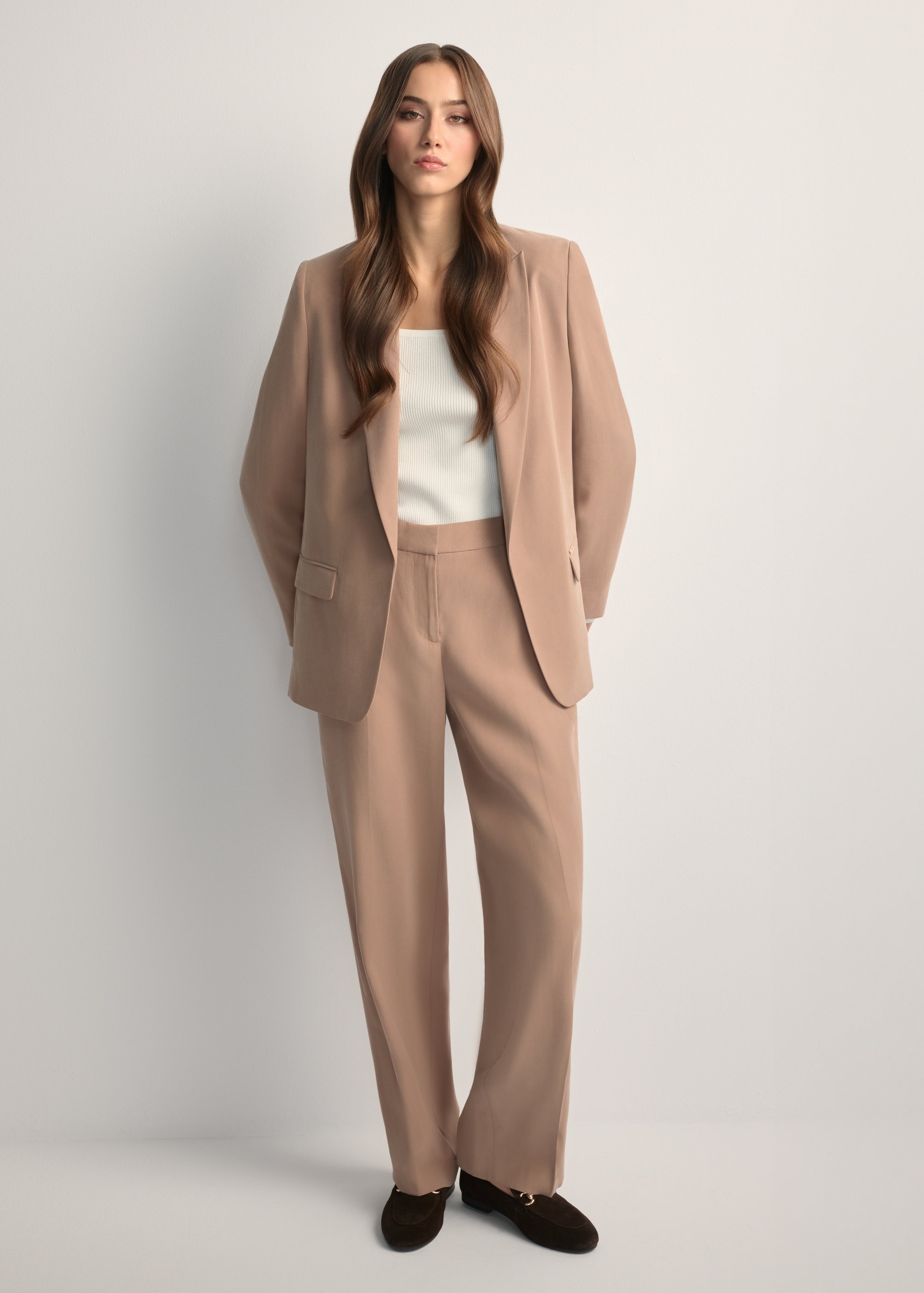 Beżowe eleganckie spodnie damskie SPODT-0106A-1D(W26)