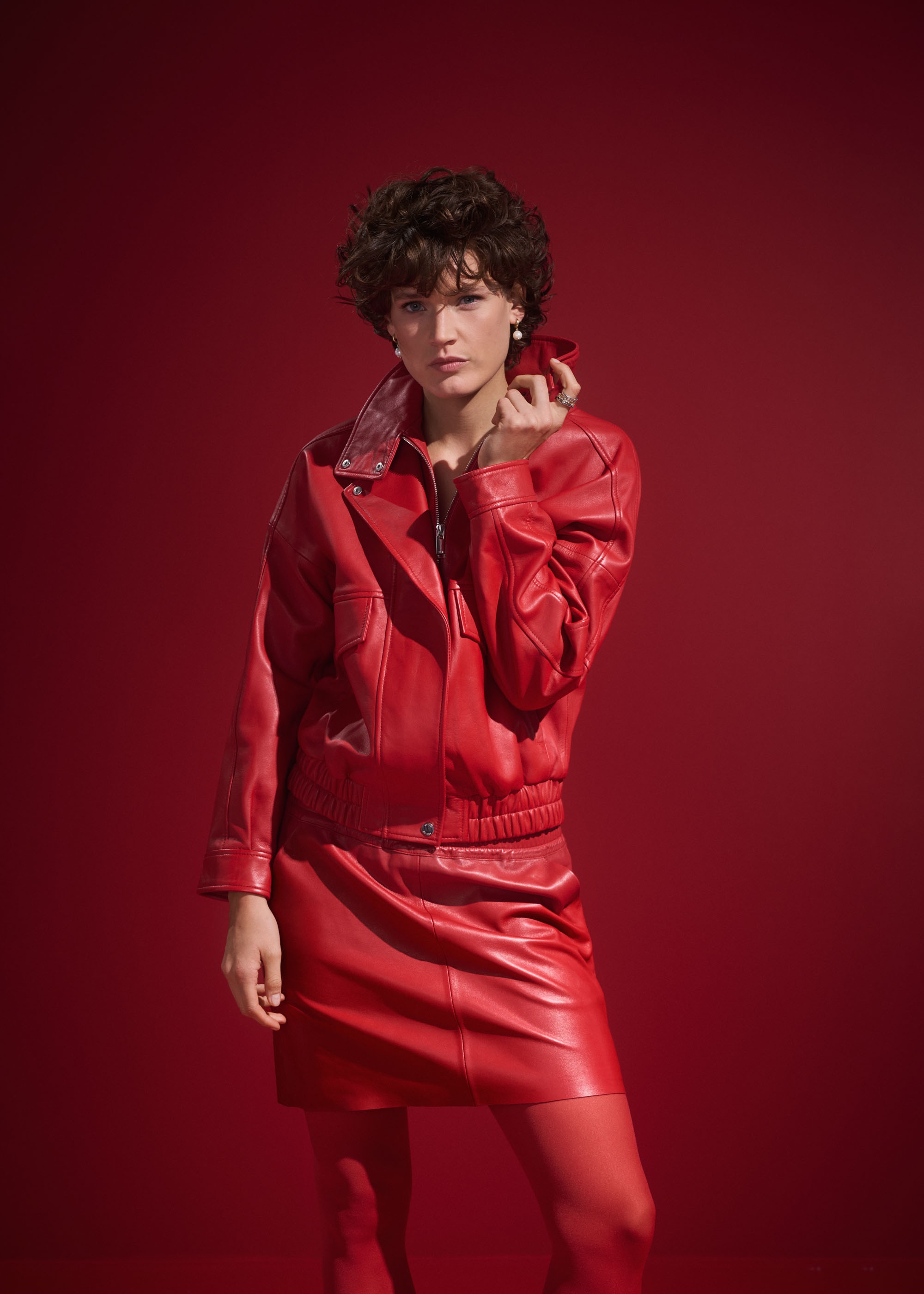 Czerwona skórzana kurtka damska KURDS-0488-2630(Z24) | OCHNIK