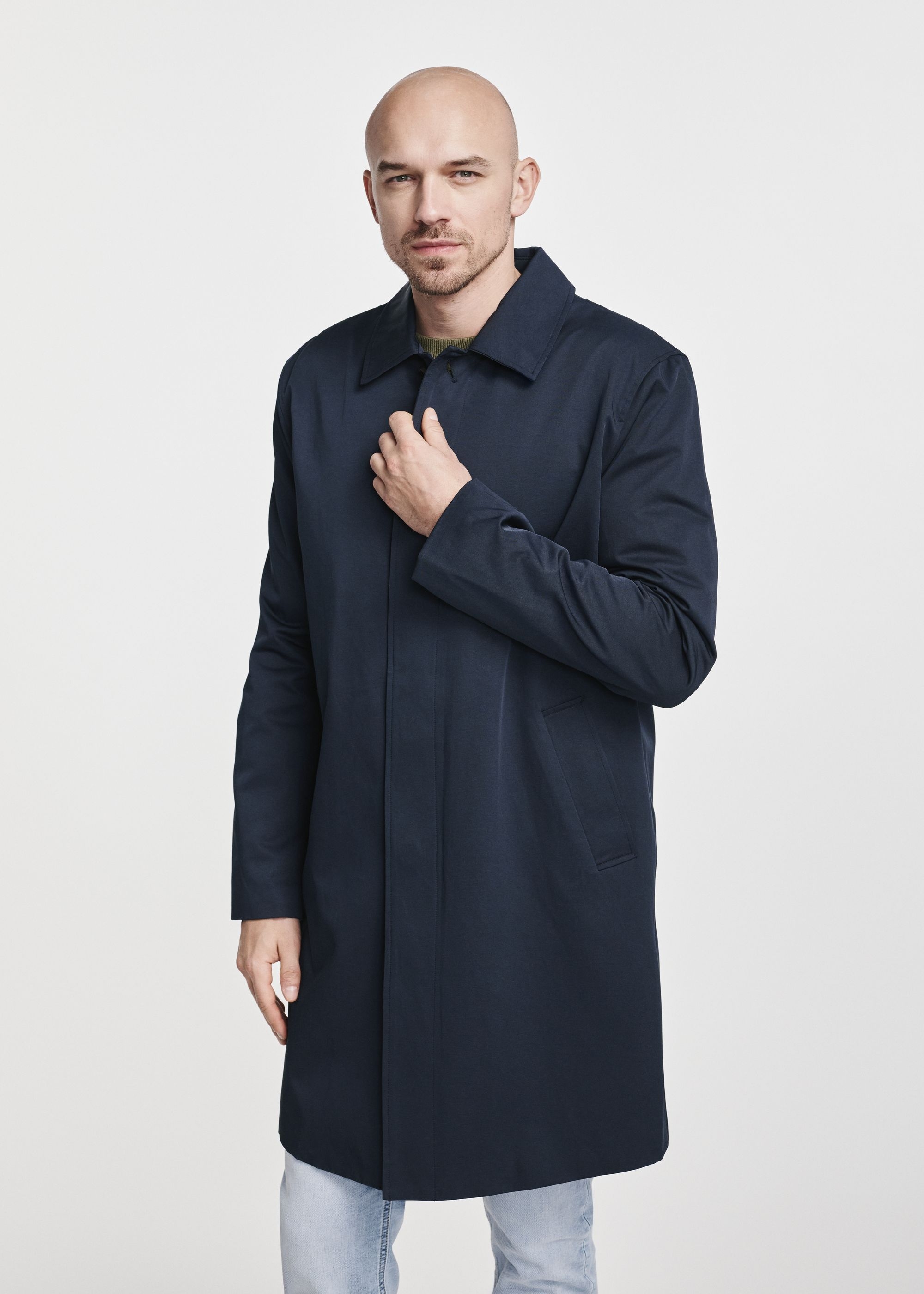 Długa granatowa kurtka męska przejściowa KURMT-0372-69(W25)