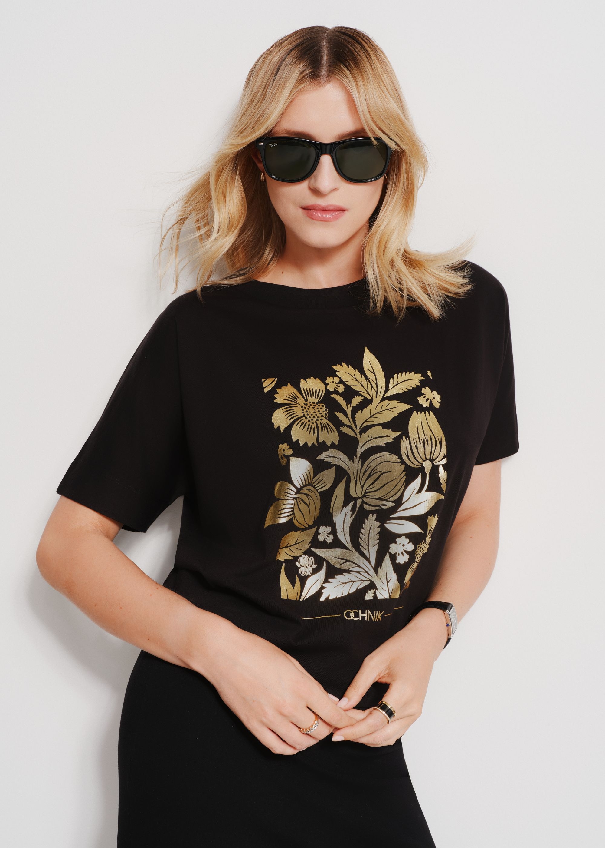 Tシャツ・カットソー BLUMARINE Women Tunic Tops 2C239A 44711 N0990 NERO Black Czarny t-shirt damski z kwiatowym printem TSHDT-0132-99(Z24