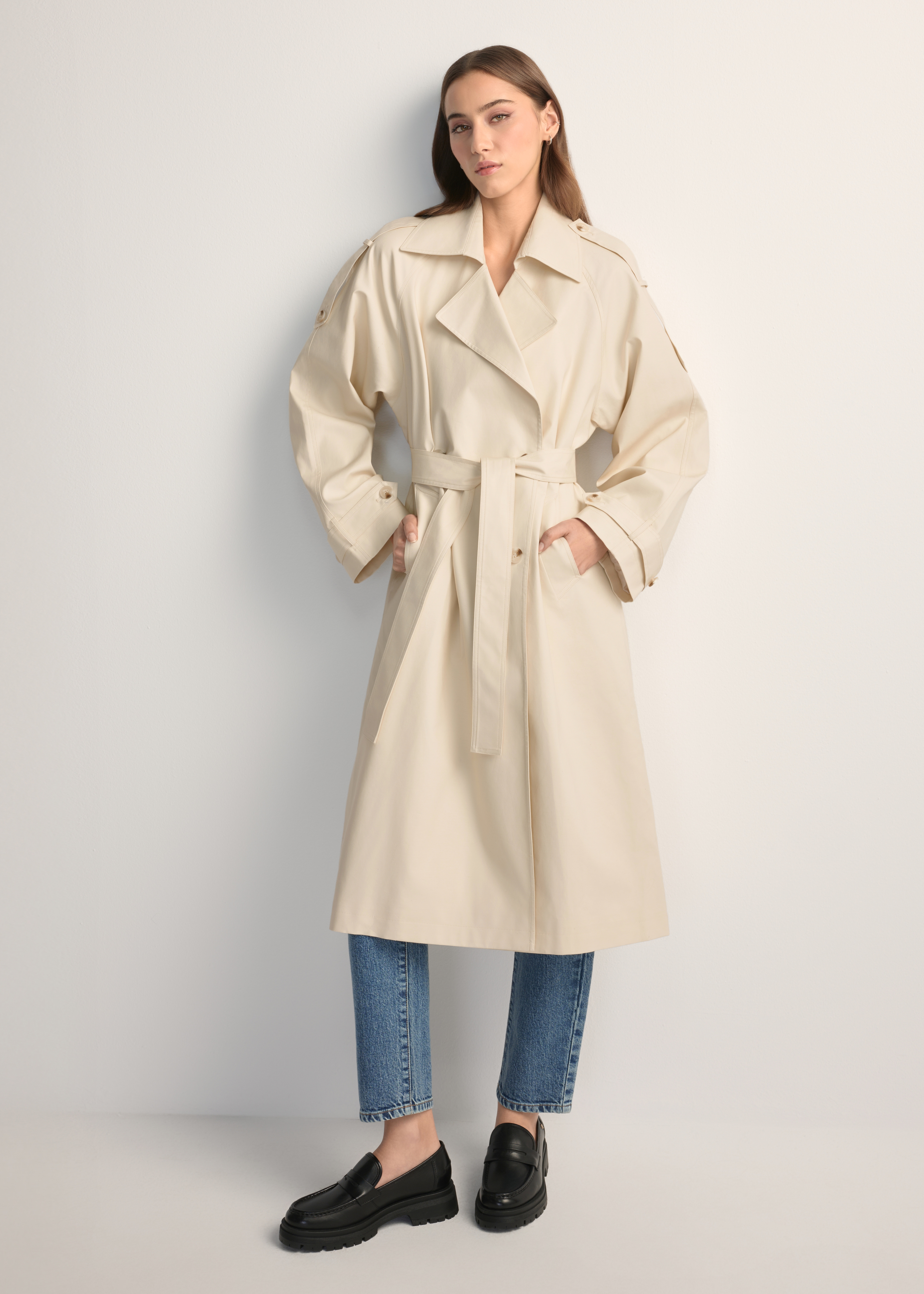 Długi kremowy płaszcz damski oversize KURDT-0659-0C(W26)