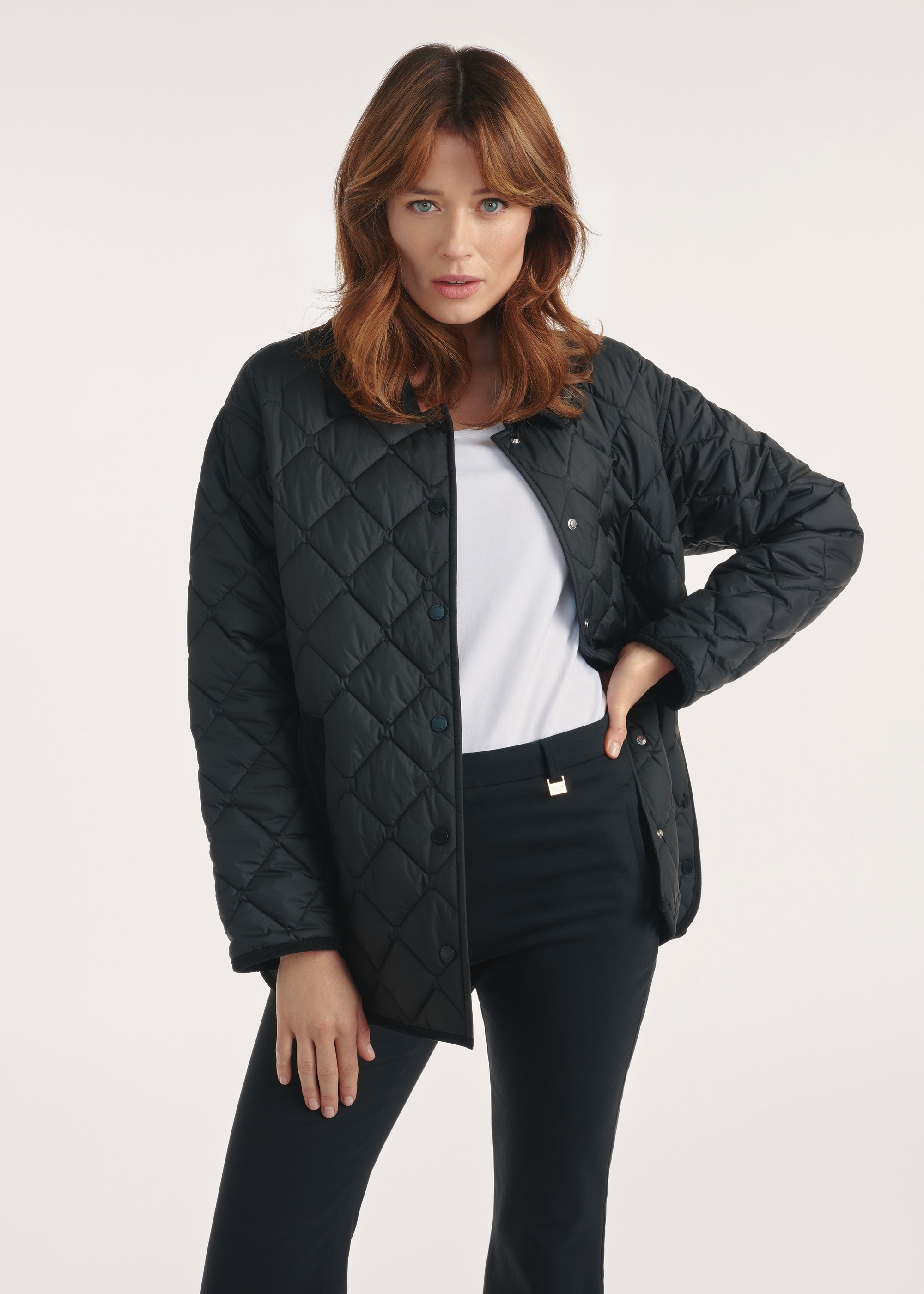 Pikowana czarna kurtka damska z kołnierzem KURDT-0596-99(Z25)