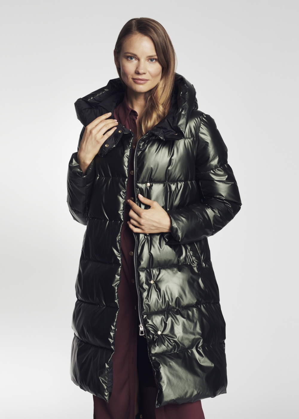 Kurtka damska w kolorze metalicznej zieleni KURDT-0331-54(Z21